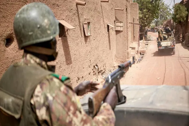 মালিতে বন্দুকধারীদের হামলায় নিহত ১২