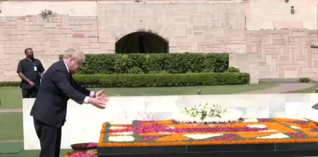 মহাত্মা গান্ধীর প্রতি শ্রদ্ধা নিবেদন করলেন বরিস