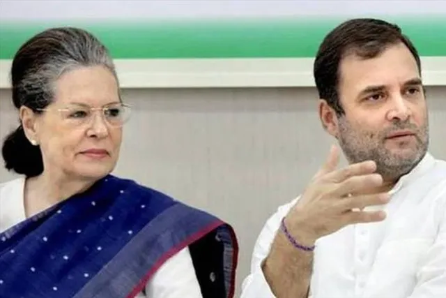 পতাকা বিভ্রাটে বিপাকে কংগ্রেস, বিশেষ বার্তা সোনিয়া-রাহুলের