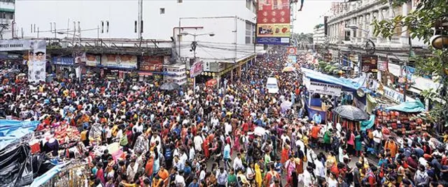 পুজো শুরুর আগেই ভিড় দেখে চিন্তায় স্বাস্থ্য দফতর, জারি নতুন নির্দেশিকা