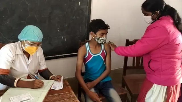 ঘোষণা মতো স্কুলে স্কুলে শুরু হল ১৫-১৮ বছর বয়সীদের টিকাকরণ