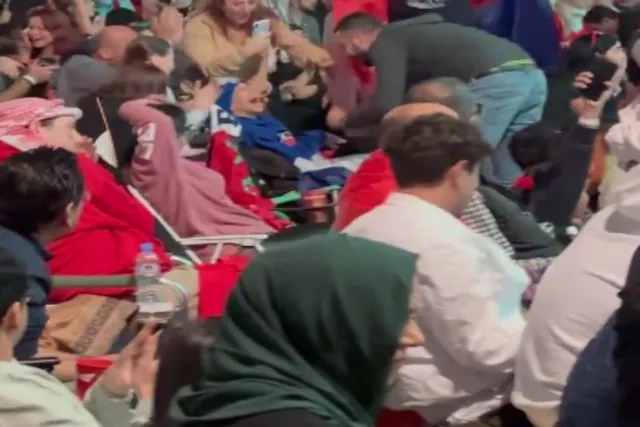 ফ্রান্সের সমর্থক প্রতিবন্ধী শিশুর সঙ্গে উদযাপন মরক্কোর সমর্থকের- দেখুন মন ভালো করে দেওয়া সেই ভিডিও