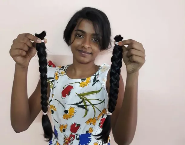 জন্মদিনের আগে ক্যান্সার রোগীদের জন্য মাথার চুল দান মেদিনীপুরের সপ্তম শ্রেণির ছাত্রী আদৃতা-র