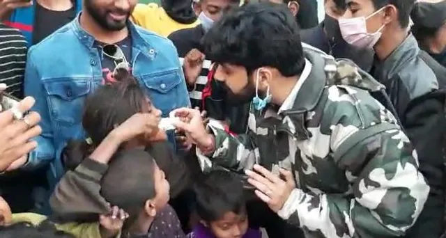 অভিনব উপায়ে জন্মদিন পালন যুবকের