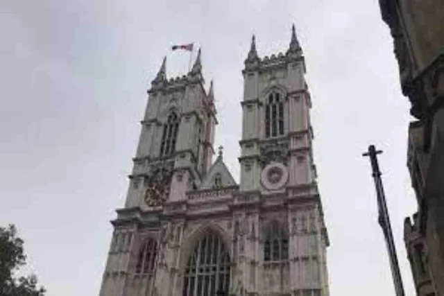 রানীকে শ্রদ্ধা জানাতে ৯৬ বার বাজবে অ্যাবের টেনর বেল