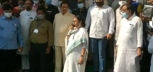 বিধানসভার বাইরে বিজেপিকে আক্রমণ মুখ্যমন্ত্রী মমতা বন্দ্যোপাধ্যায়ের