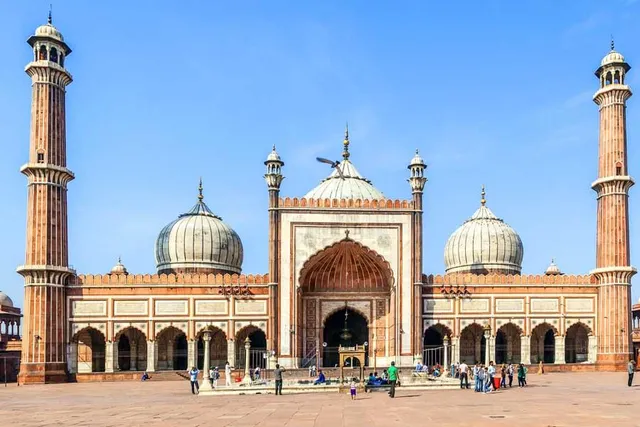 জামা মসজিদের ইমামকে নোটিশ দিল্লির মহিলা কমিশনের প্রধান স্বাতি মালিওয়ালের