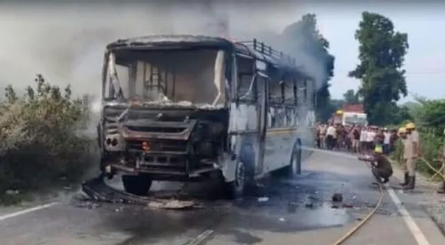 বাসের ধাক্কায় নিহত বাইক আরোহী, উত্তেজিত জনতা জ্বালাল বাস