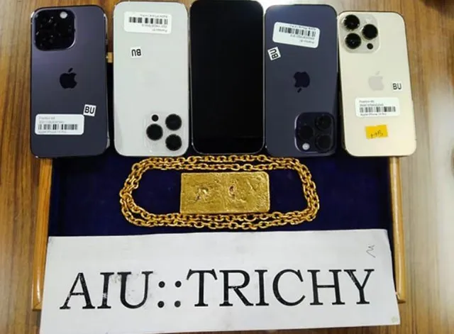 ত্রিচি বিমানবন্দরে প্রায় ৫২ লক্ষ টাকা মূল্যের স্বর্ণ ও ইলেকট্রনিক সামগ্রী বাজেয়াপ্ত