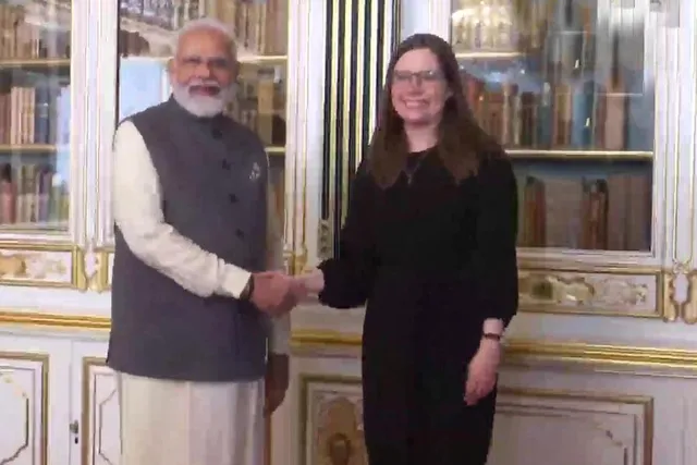 আইসল্যান্ডের প্রধানমন্ত্রীর সঙ্গে দেখা করলেন মোদী