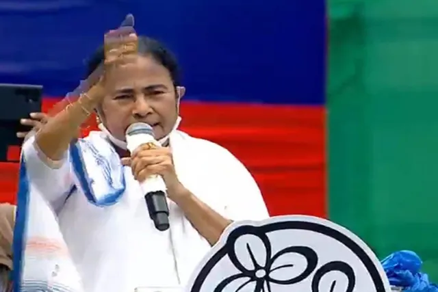 বদমাইশি করছে দেখলে পুলিশের হাতে তুলে দিন, স্পষ্ট কথা মমতার