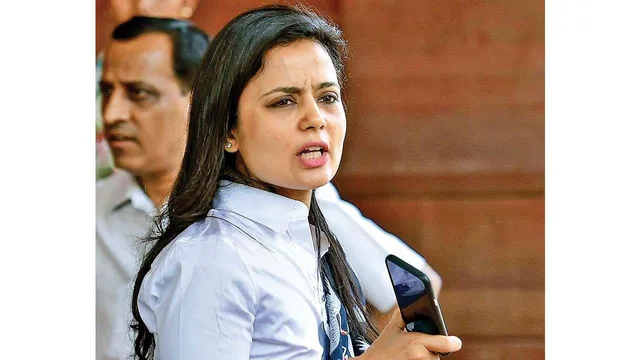 মুখ্যমন্ত্রীকে 'ঠগী' আখ্যা দিলেন মহুয়া মৈত্র