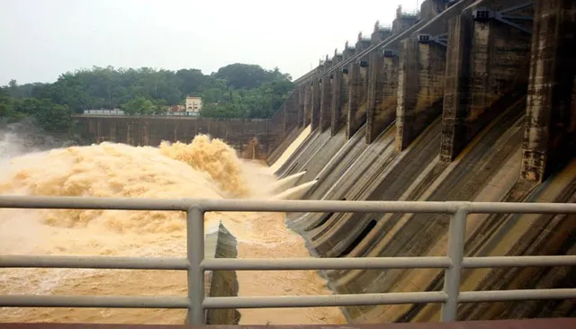 ডিভিসি থেকে জল ছাড়ায় আমতায় বাড়ল জল