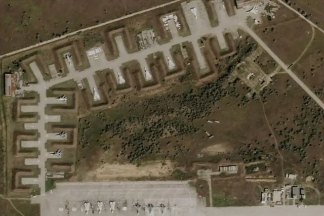 ব্যাপক ক্ষতিগ্রস্ত ক্রিমিয়ার বিমানঘাঁটি