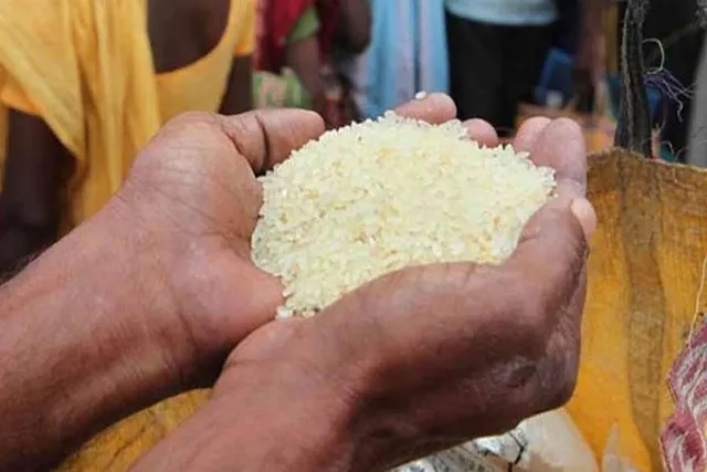 রেশন আনতে গিয়ে ডিলারের হাতে আক্রান্ত প্রৌঢ়