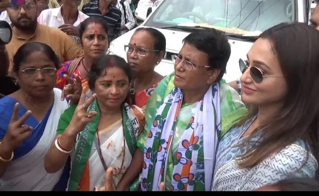 আগরতলায় ভোট প্রচারে মিমি চক্রবর্তী