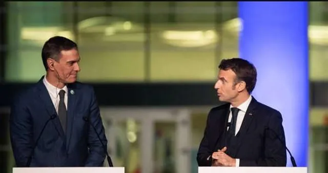 স্প্যানিশ ও ফরাসি নেতারা বন্ধুত্ব চুক্তি স্বাক্ষর করতে মিলিত