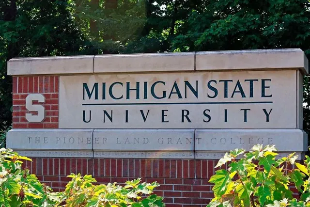 ভয়াবহ গুলির ঘটনায় পড়ুয়াদের  মিশিগান স্টেট ইউনিভার্সিটির হোস্টেল ছাড়ার নির্দেশ পুলিশের