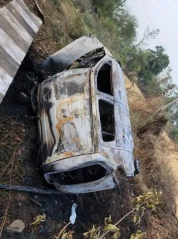 দুর্ঘটনার পর গাড়িতে আগুন, জীবন্ত দগ্ধ একই পরিবারের ৫ জন
