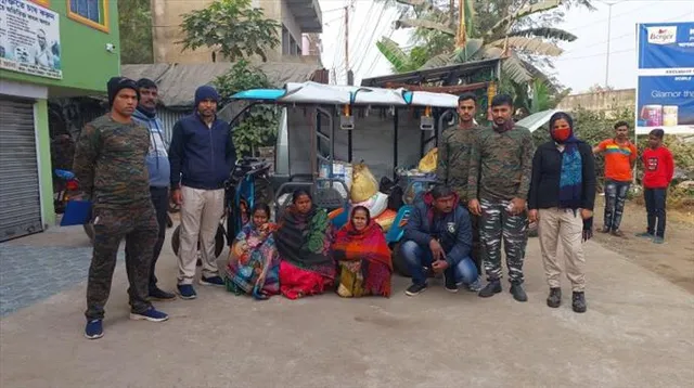 ডেবরায় যাত্রীবাহী টোটো থেকে উদ্ধার ২০০ লিটার চোলাই, গ্রেফতার ৪
