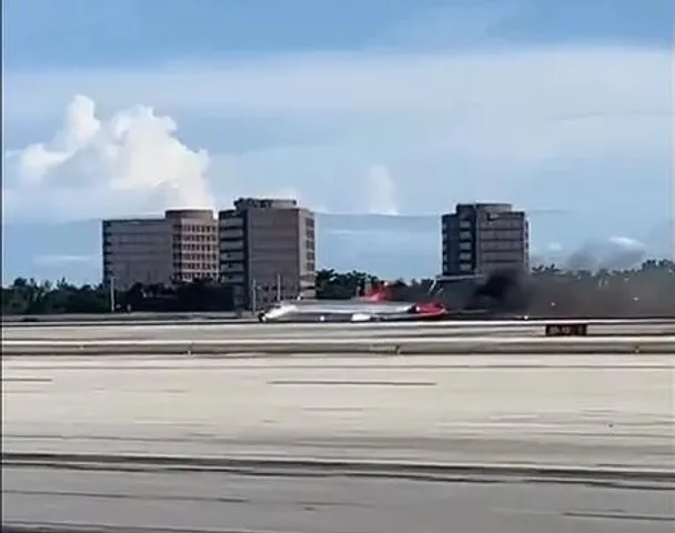 মিয়ামি বিমানবন্দরে অবতরণের পর বিমানে আগুন, ৩ জন আহত