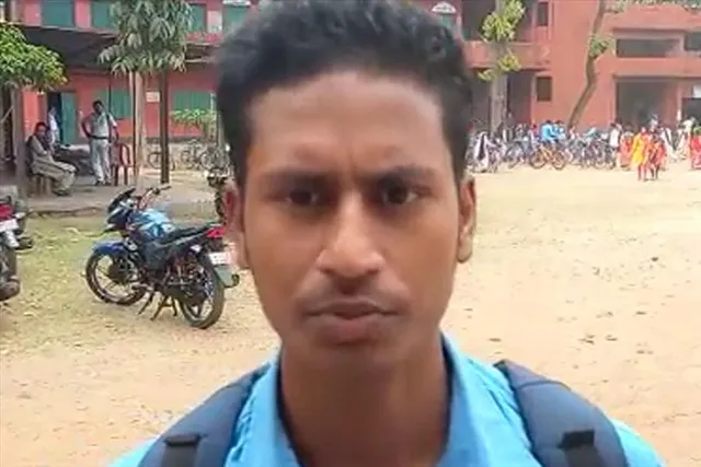 অফলাইন পরীক্ষা নিয়ে বক্তব্য রাখলেন ছাত্র