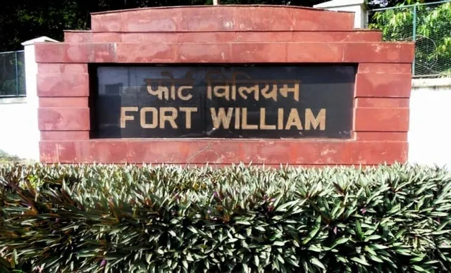 রেড রোডে ভয়াবহ বাস দুর্ঘটনা, আহত ১২