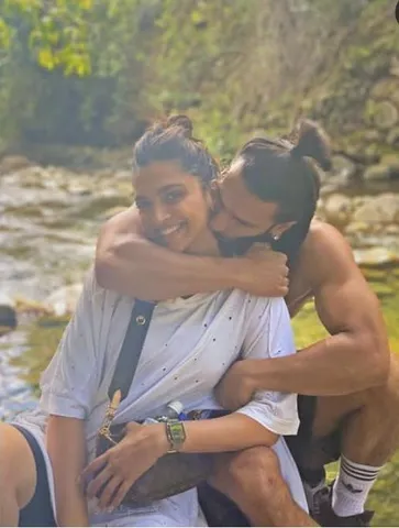 রণবীর সিংকে চ্যালেঞ্জ করলেন দীপিকা