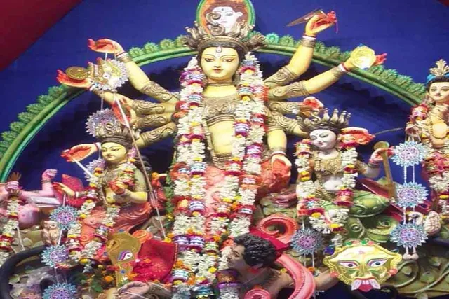 কালাকার পাড়ায় চলছে অষ্টমী পুজো