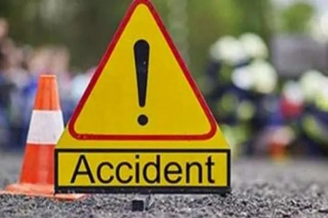 থানেতে বাসের ধাক্কায় গুরুতর আহত মহিলা