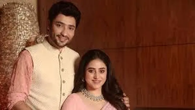 সুইমিং পুলে প্রেমের আগুনে উষ্ণ গৌরব-ঋদ্ধিমা