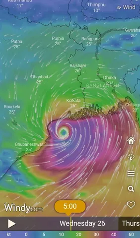 উপকূলের খুব নিকটে চলে এসেছে ইয়াস