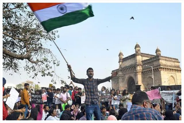 গেটওয়ে অফ ইন্ডিয়ায় বিক্ষোভে ৩৬ জনের বিরুদ্ধে দায় হল মামলা