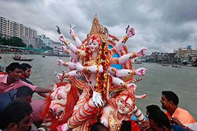 বাংলাদেশে বিজয়া দশমীর মধ্যে দিয়ে শেষ হল দুর্গোৎসব