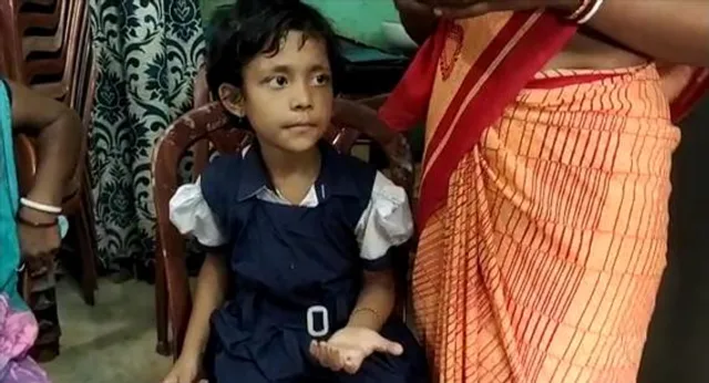 বিক্ষোভ চলাকালীন বিডিও অফিসে বিদ্যুৎস্পৃষ্ট তৃতীয় শ্রেণীর ছাত্রী!