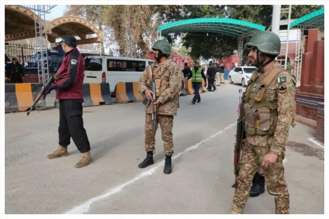 পাকিস্তানের পেশোয়ারে মসজিদে বিস্ফোরণ, নিহত ২৮