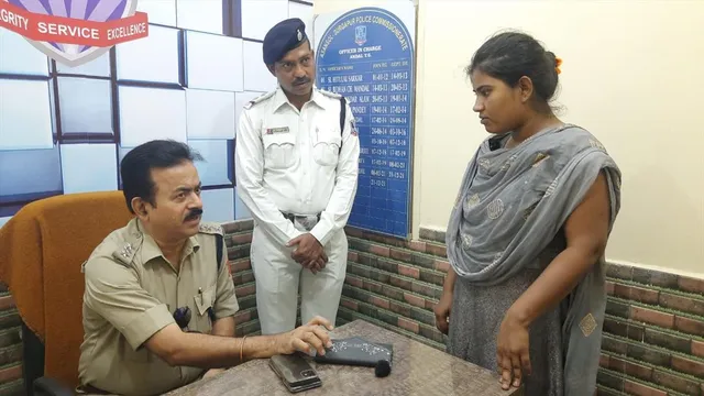 সিভিক পুলিশের সততাই ফেলে যাওয়া ব্যাগ ফেরত পেলেন মহিলা