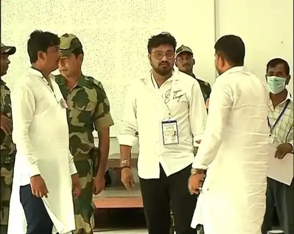 সাউথ পয়েন্ট স্কুলে বাবুলকে বাধা