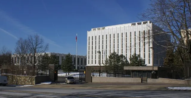 ওয়াশিংটনে অবরুদ্ধ হচ্ছে রুশ দূতাবাসের কাজ