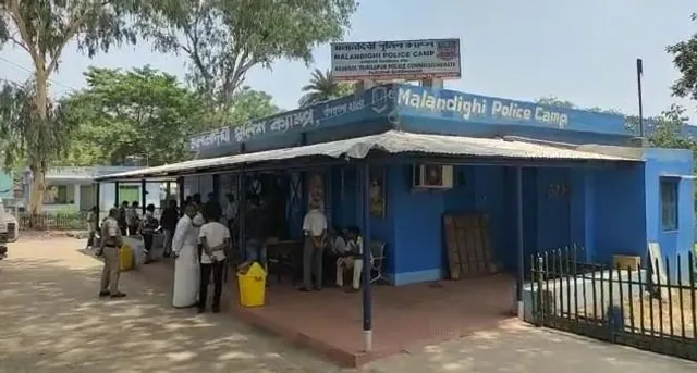 ছাগল চুরি সন্দেহে চার চাকা গাড়ি সহ আটক তিন যুবক