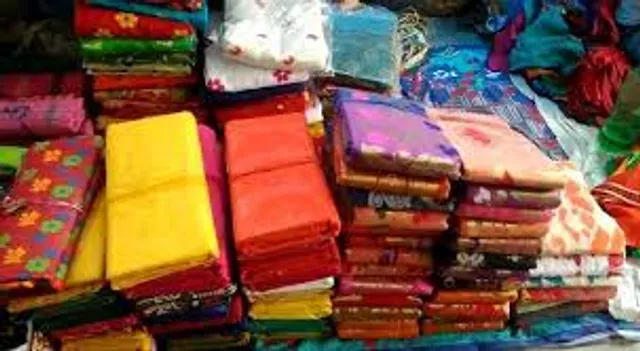 বাজারে কমছে শাড়ির চাহিদা