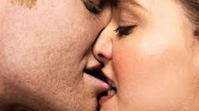 শরীরের এই স্থান গুলোতে কিস করতে ভুলবেন না