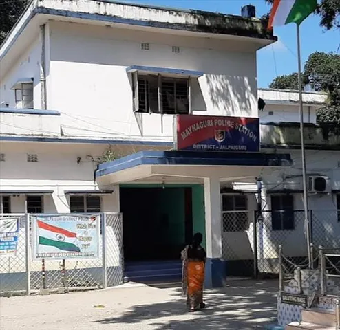 ১৪টি এটিএম এবং ৮টি সিম কার্ড সহ গ্রেপ্তার সন্দেহভাজন যুবক