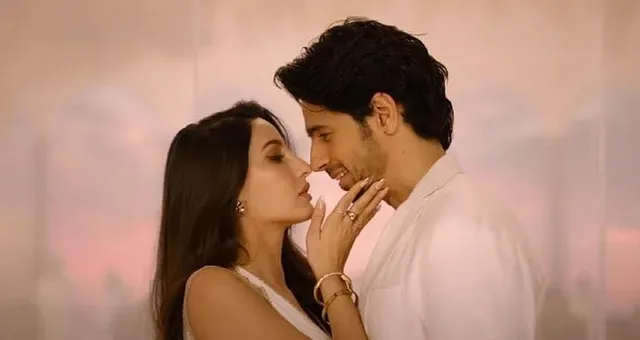 নোরা ফাতেহি, সিদ্ধার্থ মালহোত্রার সিজলিং কেমিস্ট্রি আলোড়ন ফেলেছে, দেখুন 'মানিকে' সম্পূর্ণ গান