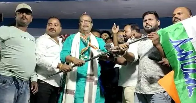 আসানসোল লোকসভা উপনির্বাচনের আগে কংগ্রেস ছেড়ে তৃণমূলে যোগদান