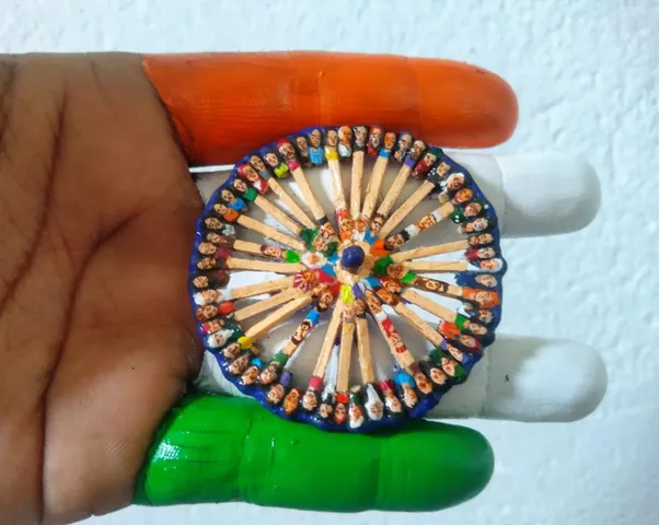 ৭৫ জন স্বাধীনতা সংগ্রামীর প্রতিকৃতি দিয়ে অভিনব অশোক চক্র