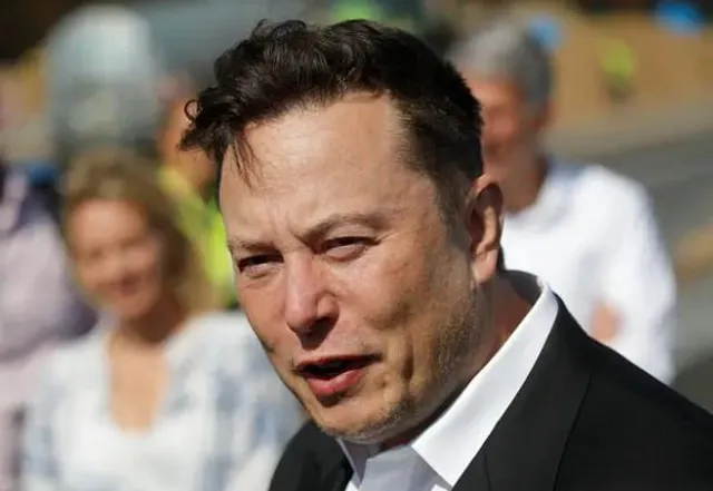 টুইটারের ‘অর্ধেক কর্মী’ ছাঁটাইয়ের পরিকল্পনা মাস্কের