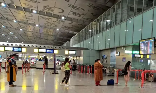 বাংলায় ঢুকতে গেলে বিমানযাত্রীদের লাগবে RTPCR রিপোর্ট বা ডবল ভ্যাকসিনের শংসাপত্র