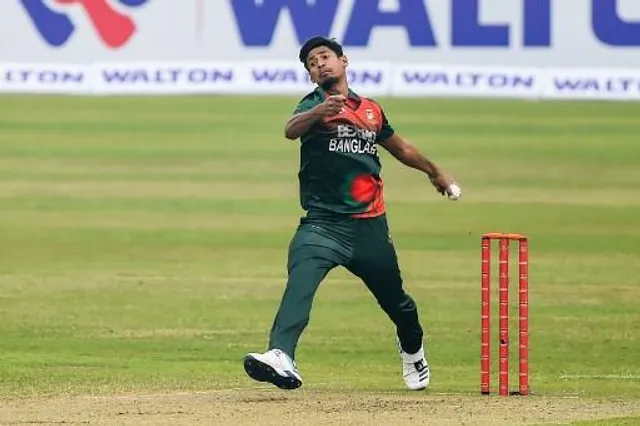 বল হাতে নিয়েই আকিবকে ফিরিয়ে দিলেন মুস্তাফিজুর