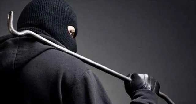 আবারও শহরে পুলিশ পরিচয় দিয়ে লুট